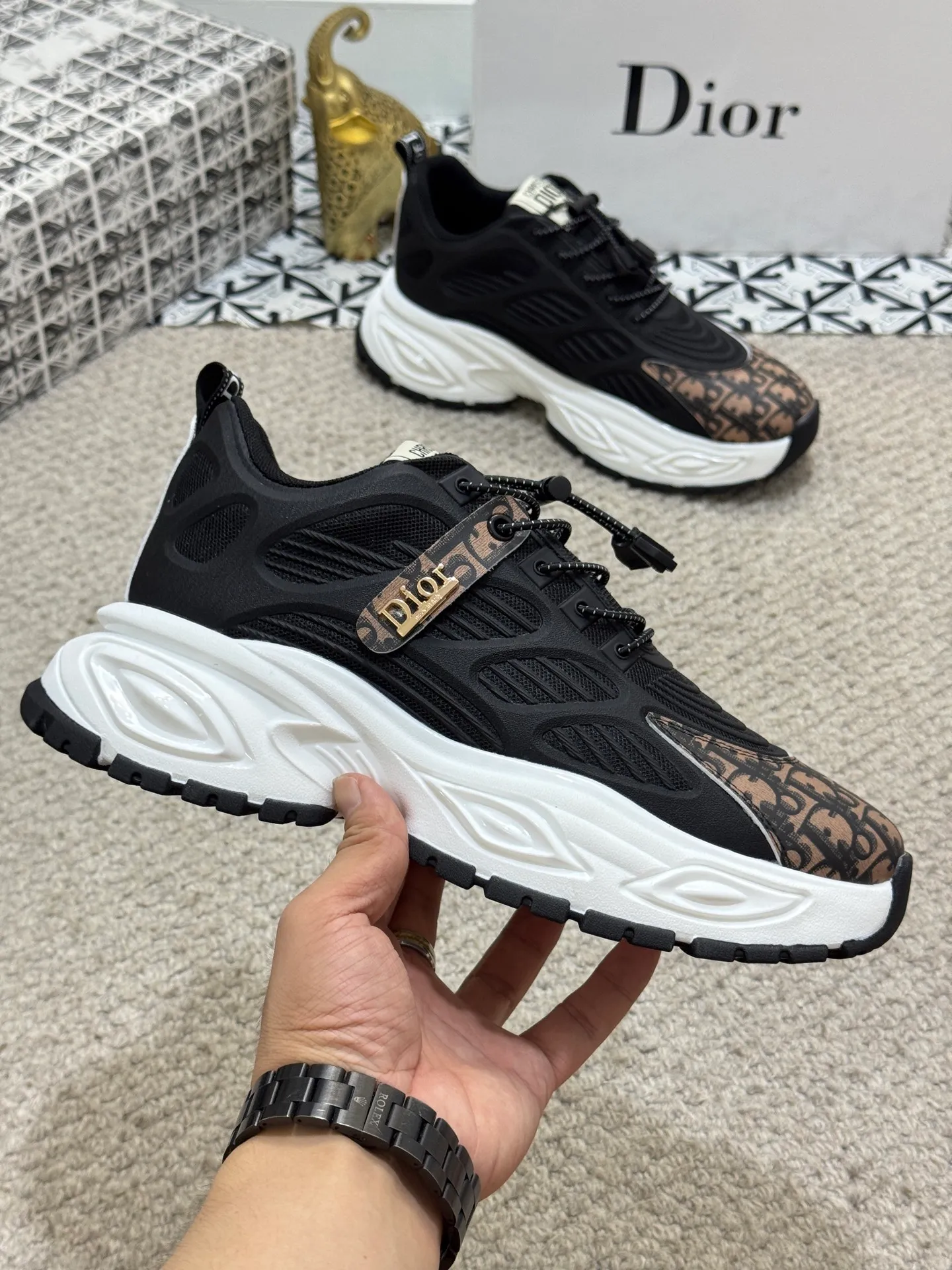 Men's shoes 💰440 [New model] 🐬🐬Original quality - Dior The latest model of sports shoes 🎁Casual and fashionable men's shoes 👟Best model 💥Simple and elegant version, exclusive for trendy men. Unique official website new and most brand elements 👑original decoration, imported cowhide stitching with classic fabrics, fashionable and generous accessories, ✅foamed TPU wear-resistant and taller outsole, light and comfortable. Size: 38-44 (45 customized